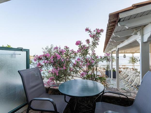 Marina Aparthotel Kardhamili Buitenkant foto
