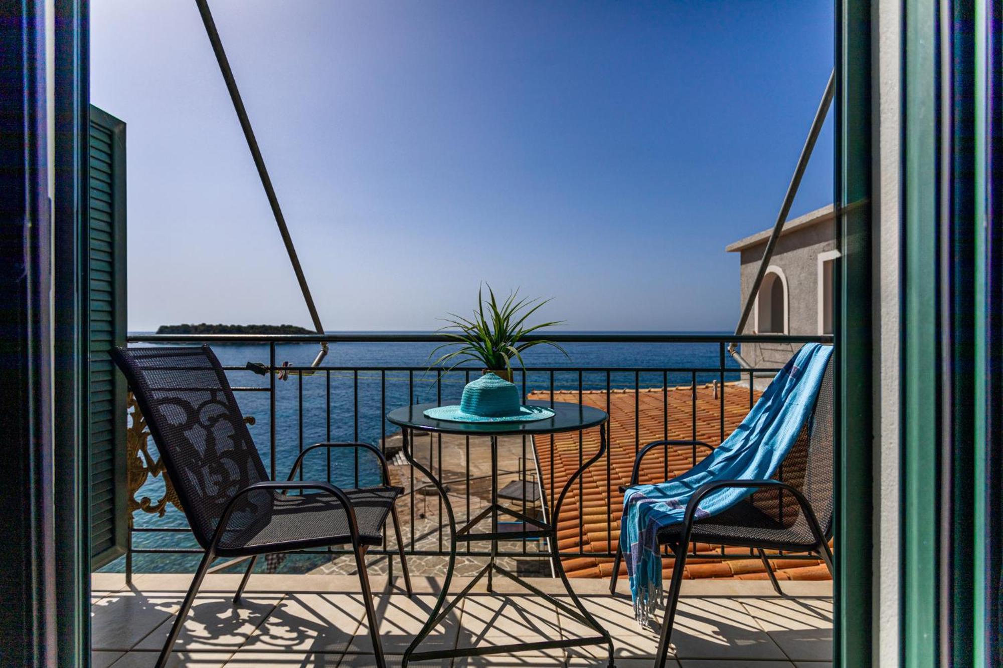 Marina Aparthotel Kardhamili Buitenkant foto