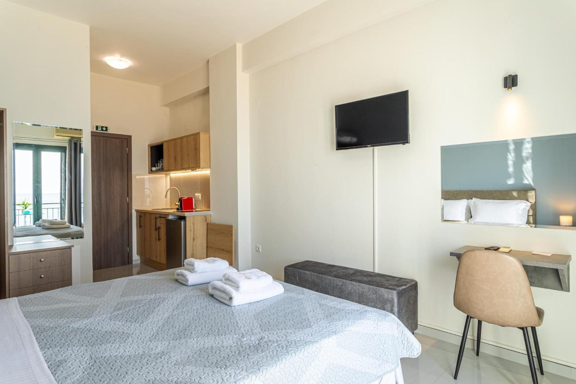 Marina Aparthotel Kardhamili Buitenkant foto