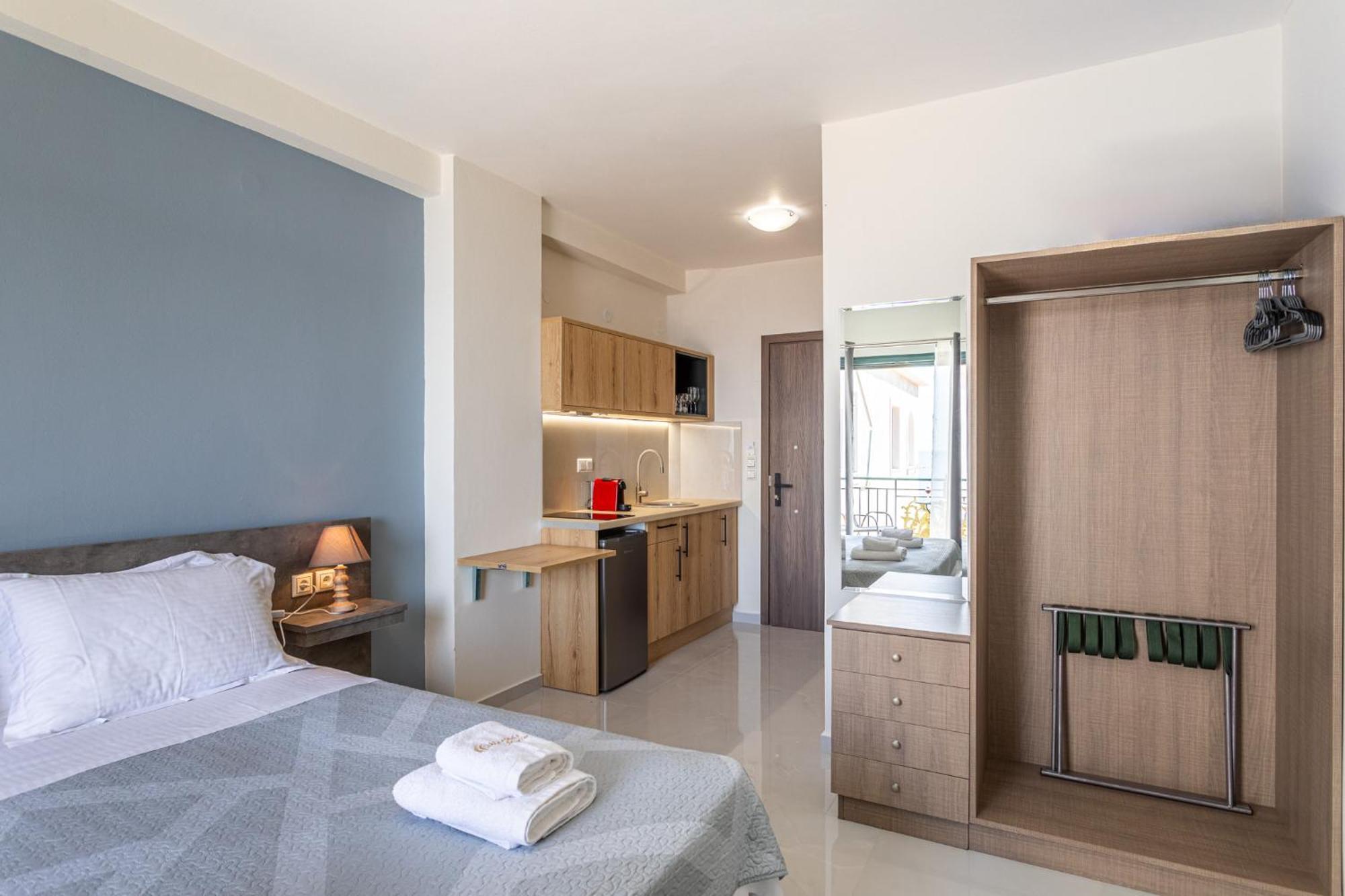 Marina Aparthotel Kardhamili Buitenkant foto