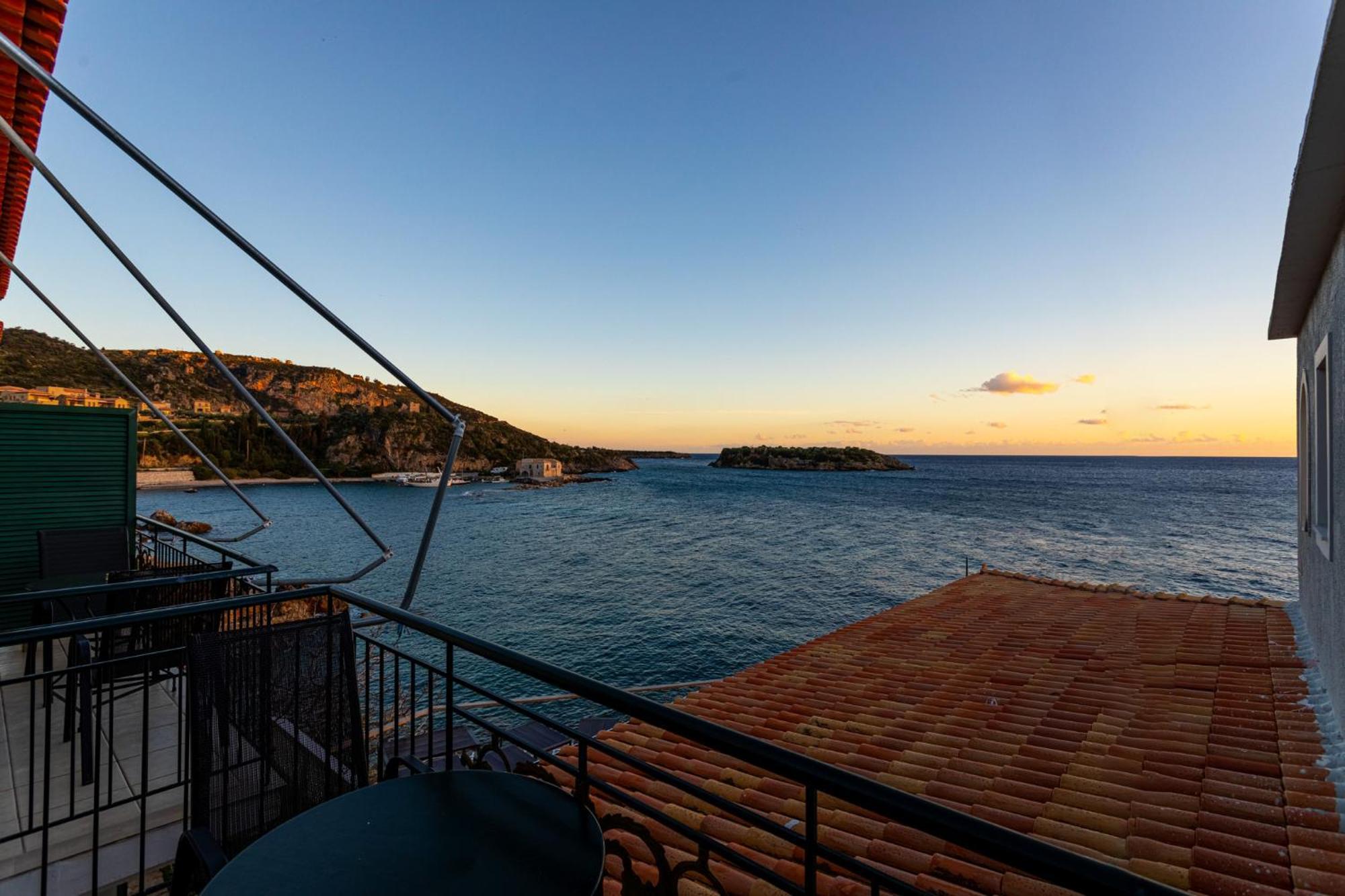 Marina Aparthotel Kardhamili Buitenkant foto