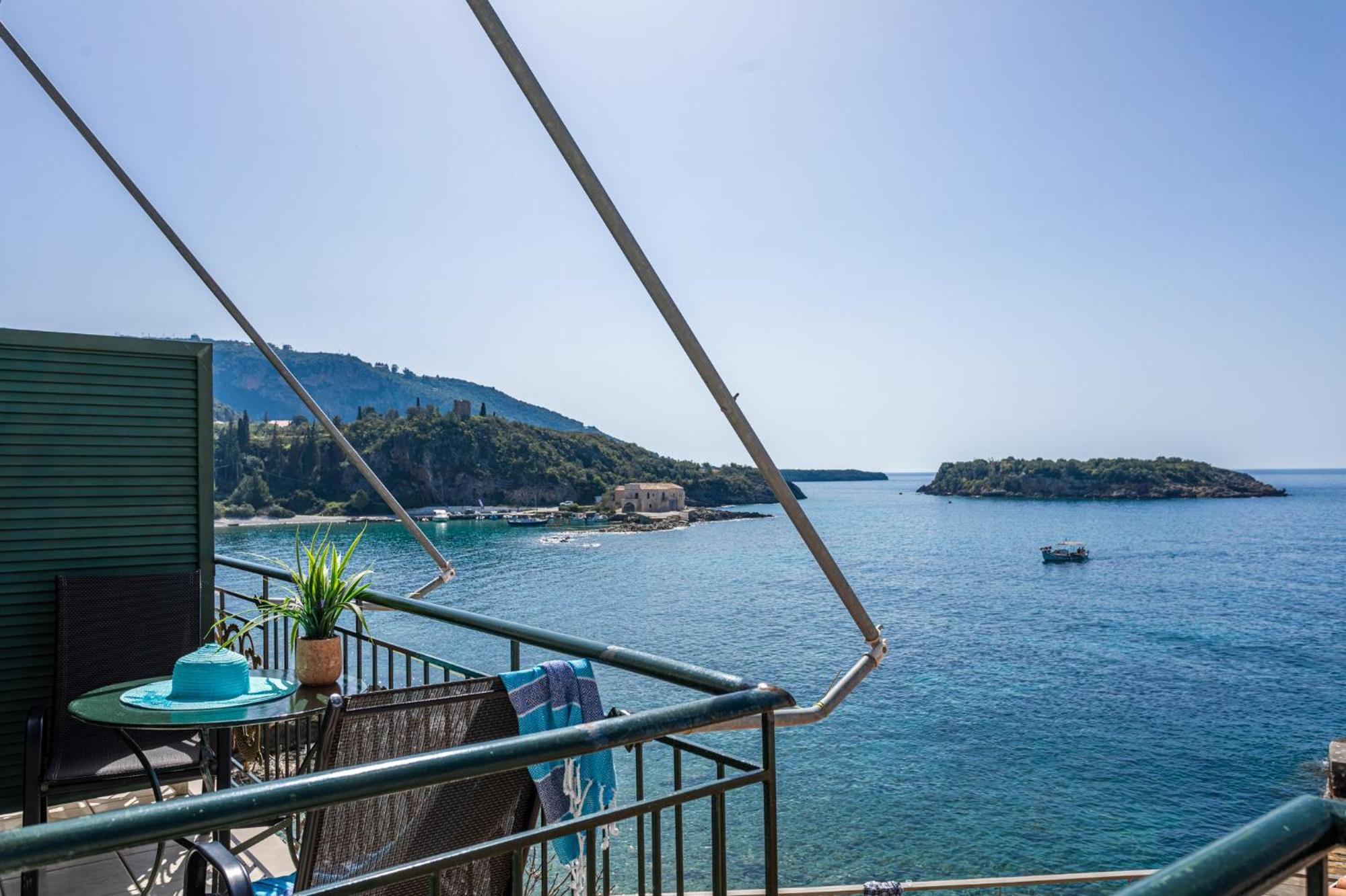 Marina Aparthotel Kardhamili Buitenkant foto