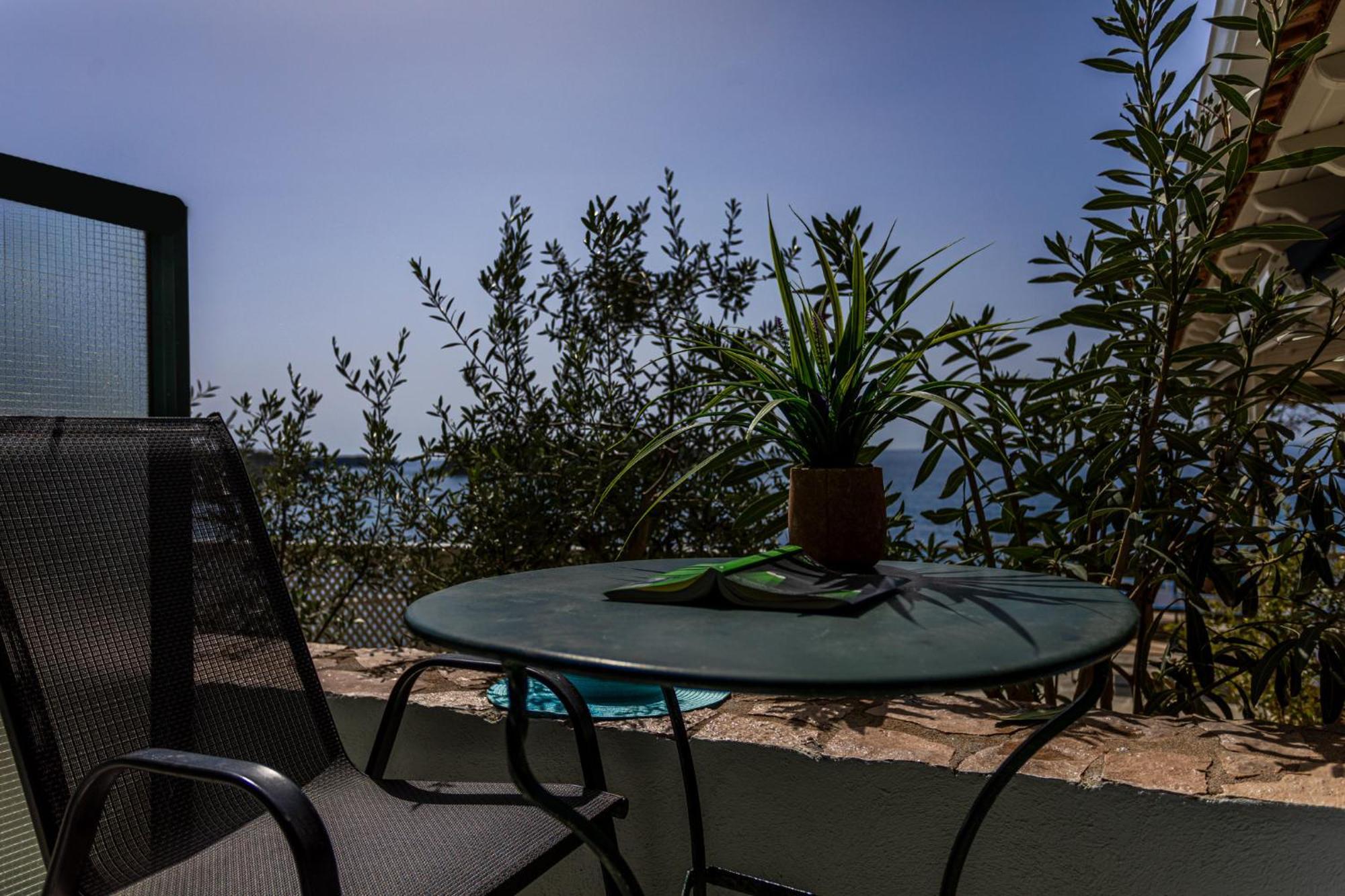 Marina Aparthotel Kardhamili Buitenkant foto