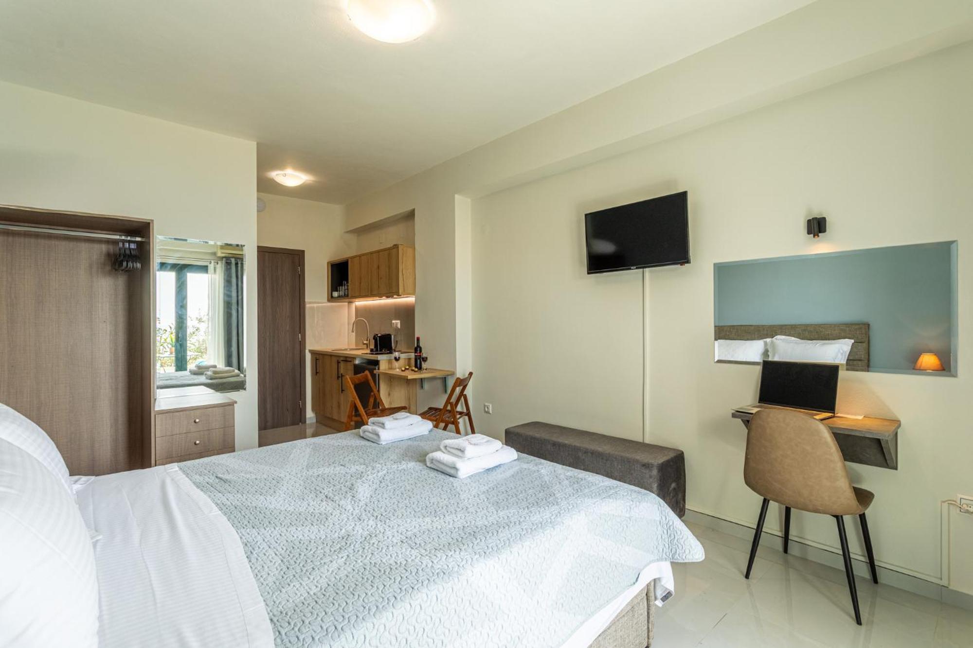 Marina Aparthotel Kardhamili Buitenkant foto