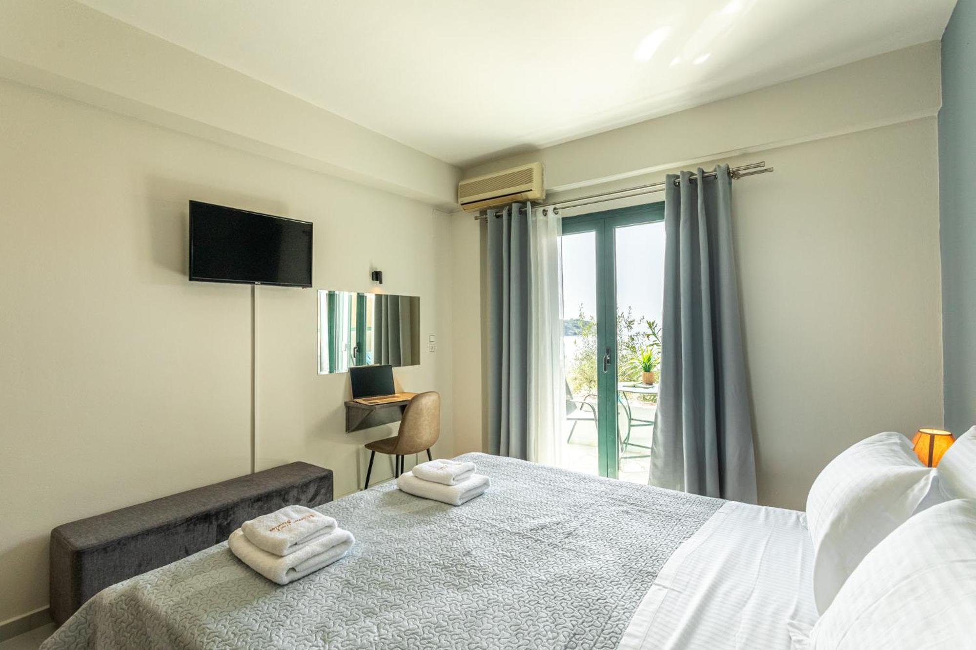 Marina Aparthotel Kardhamili Buitenkant foto